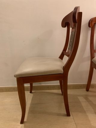 Juego de 2 Sillas de Madera y Piel