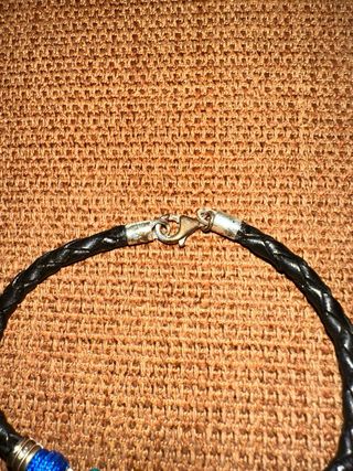 Pulsera trenzada marrón con cuentas