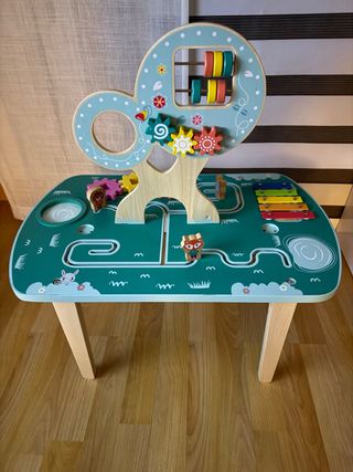 Mesa de actividades de madera para niños