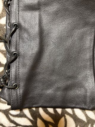 Pantalones de cuero con cordones