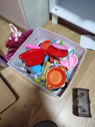 Cocinita de juguete con accesorios