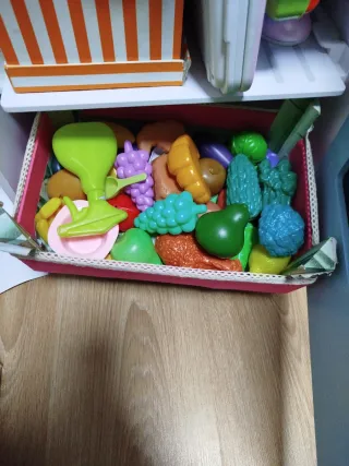 Cocinita de juguete con accesorios