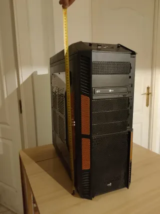 Torre PC Gaming Aerocool Negra y Naranja