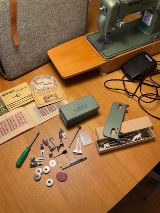 Máquina de coser Refrey Transforma 427