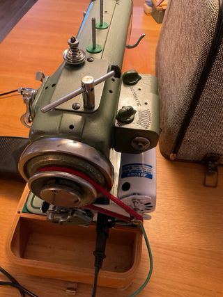 Máquina de coser Refrey Transforma 427