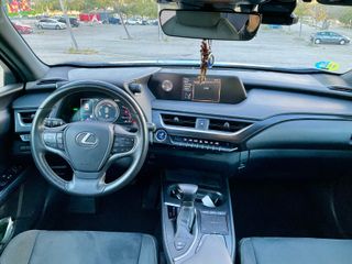 Lexus UX 2.0 250h Business