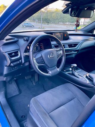 Lexus UX 2.0 250h Business