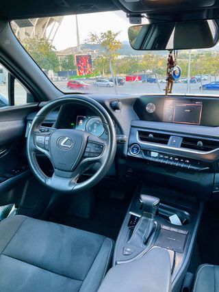 Lexus UX 2.0 250h Business