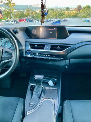 Lexus UX 2.0 250h Business