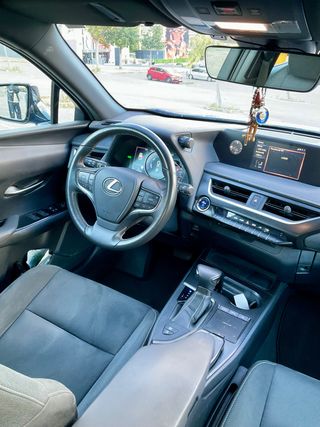 Lexus UX 2.0 250h Business