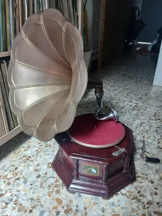 Gramola antigua His Master's Voice