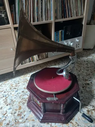 Gramola antigua His Master's Voice