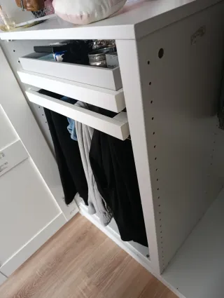 Pantalonero y cajón extraíble Ikea