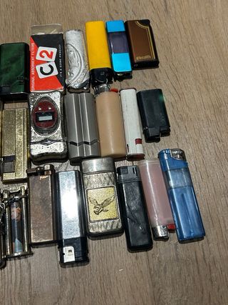 Lotto 25 accendini vintage misti