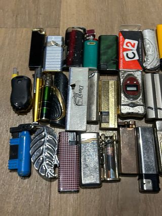 Lotto 25 accendini vintage misti