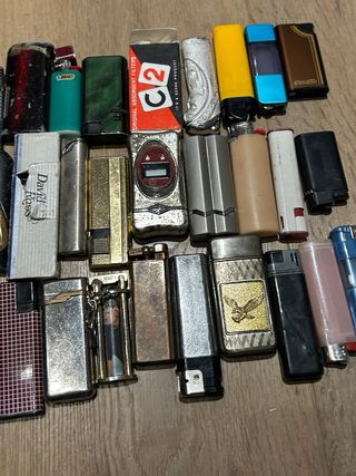 Lotto 25 accendini vintage misti