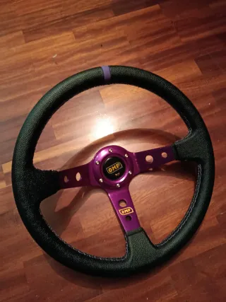Volante OMP Desplazado Morado