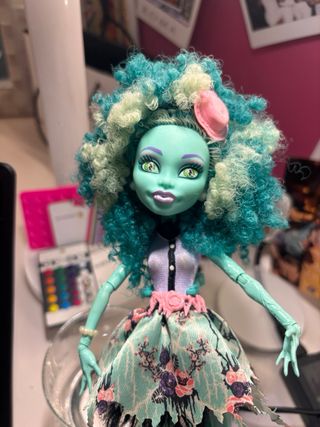 Monster High Honey Swamp Muñeca