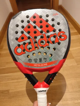 Pala Adidas Metalbone.