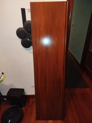 Estantería de madera marrón URGE