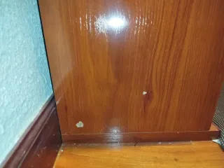 Estantería de madera marrón URGE