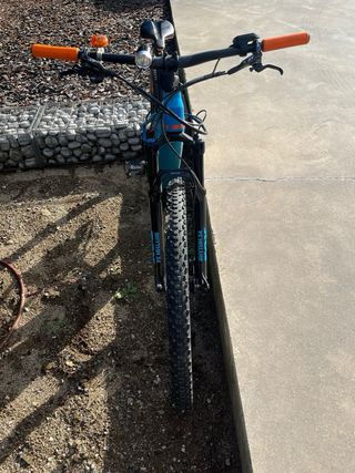 Bicicleta Eléctrica Cube Azul Naranja