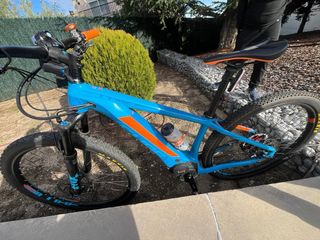 Bicicleta Eléctrica Cube Azul Naranja
