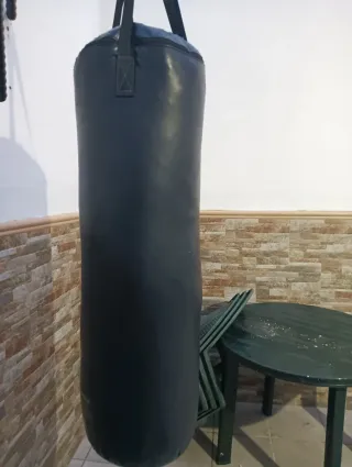 Saco de boxeo negro
