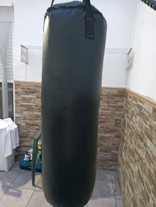 Saco de boxeo negro