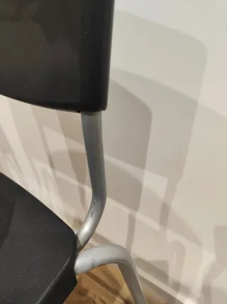 2 taburetes altos Ikea Stig negros y grises