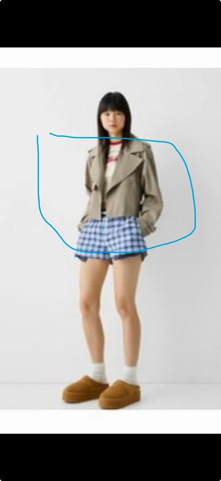 Chaqueta fina Bershka beige (CROPPED WITH BUCKLE )