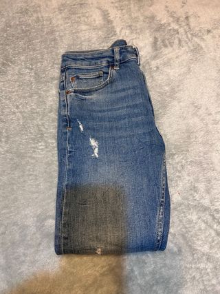 Pantalón vaquero hombre desgastado