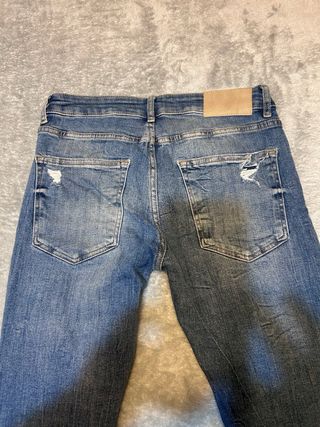 Pantalón vaquero hombre desgastado