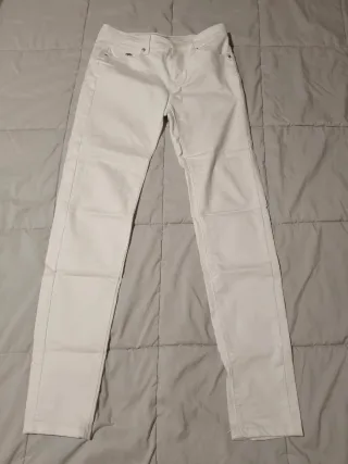 Pantalón pitillo blanco Stradivarius 38 push up