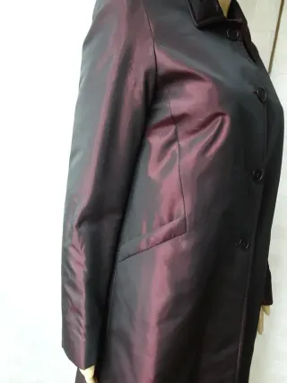 Chaqueta larga morada y negra