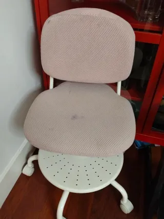 Silla infantil de escritorio con ruedas