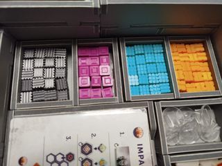 Anachrony + Exp. Exotrajes + Inserto