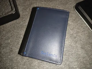 Cartera Piel Guy Laroche Azul y Negra