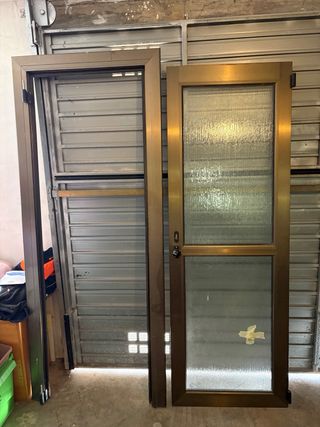 Puerta aluminio con vidrio