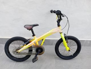 Bicicleta infantil amarilla