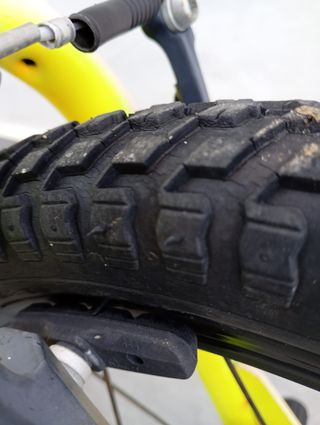 Bicicleta infantil amarilla