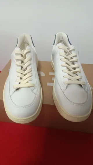 Veja V-12 Stitch O.T. Leather Blancas