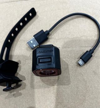 Luz trasera bicicleta GIANT USB