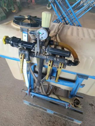 Cuba pulverizar AGUIRRE 1.050 L - 10 m