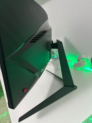 Monitor gaming MSI Curvo 144Hz + Soporte