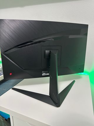 Monitor gaming MSI Curvo 144Hz + Soporte