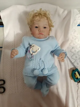 Muñeco bebé reborn rubio con chupete