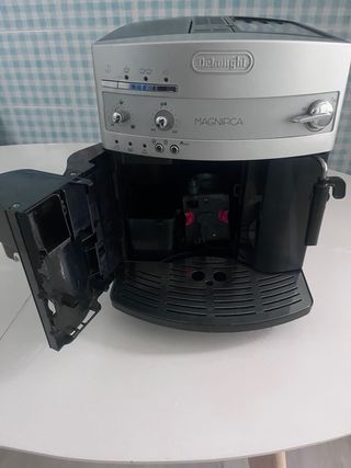 Cafetera Magnifica DeLonghi Superautomática