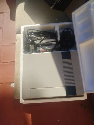 Consola Nintendo NES en caja
