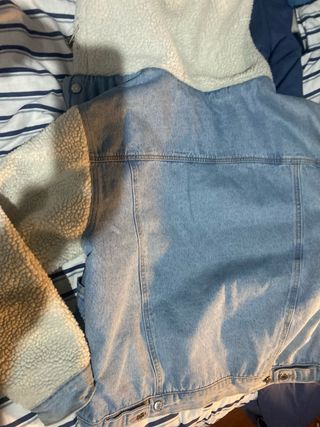 Chaqueta vaquera Pull&Bear con borrego Talla M-L